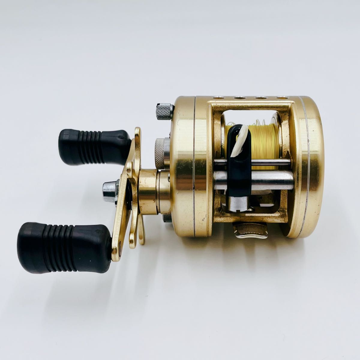 SHIMANO CALCUTTA 200XT 右巻き ベイトリール カルカッタ シマノ