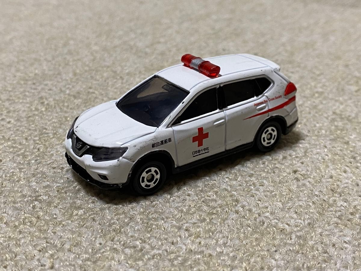 トミカ 血液運搬車 献血 日産 エクストレイル 日本赤十字社 TOMY