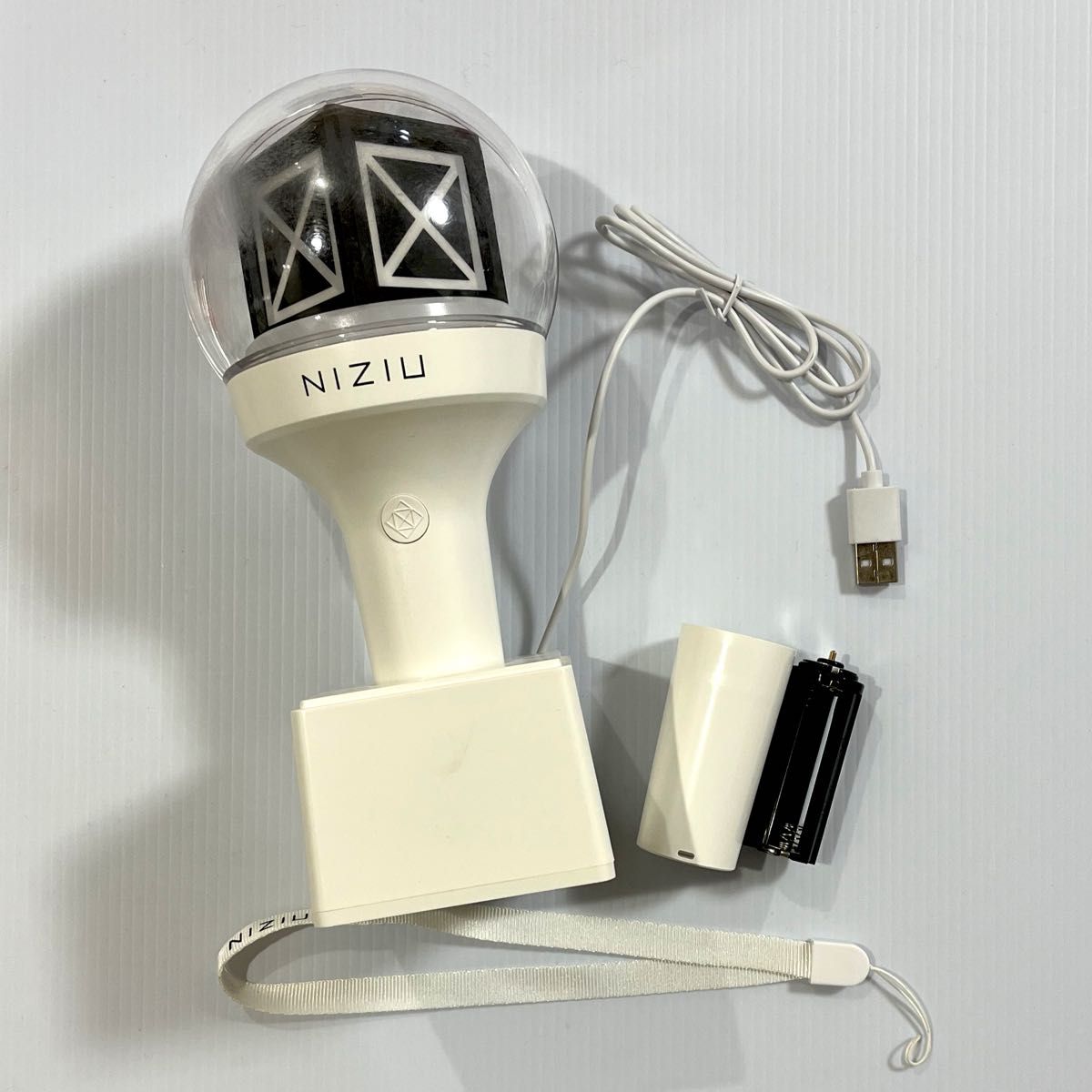 NiziU オフィシャル ペンライト①（動作確認済 取扱説明書なし 全体的