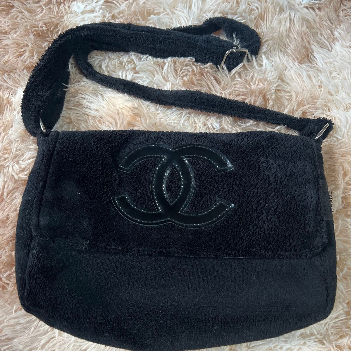 シャネル ノベルティ ショルダーバッグ 斜めがけ もこもこ ブラック