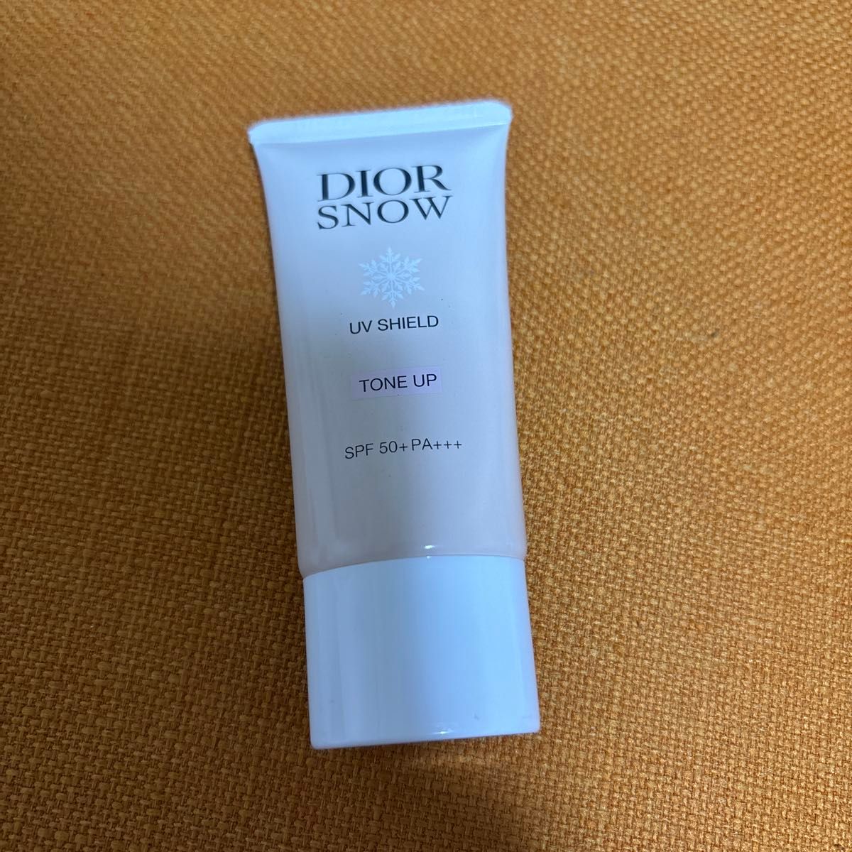 ディオール スノー UV シールド トーンアップ 50＋ 日焼け止め乳液