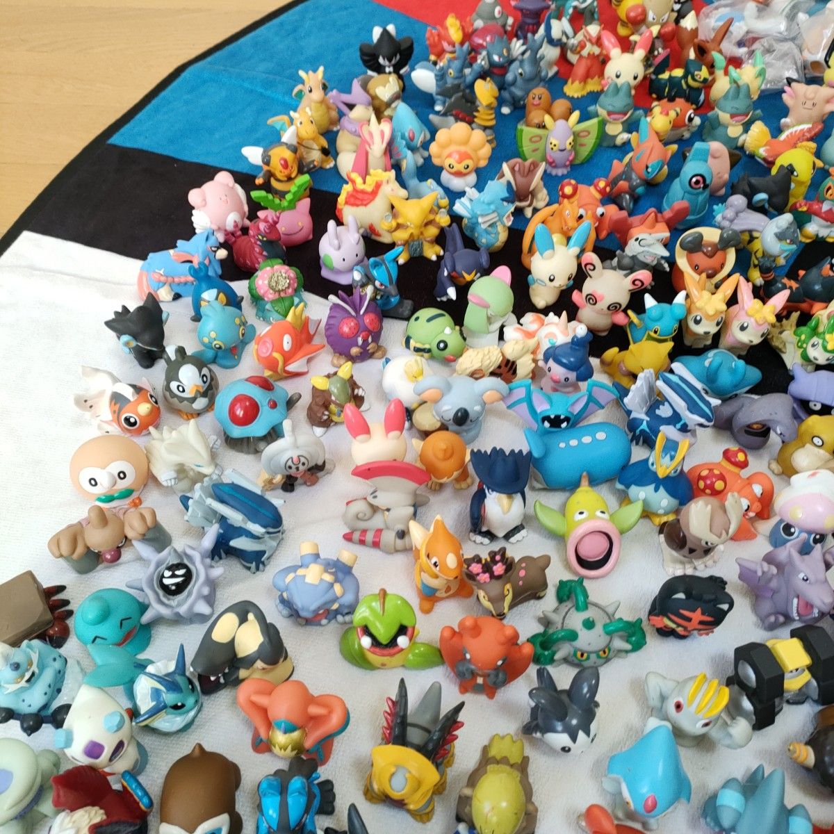 指人形 ポケットモンスター ポケモン指人形大量 600個前後 ケース付き