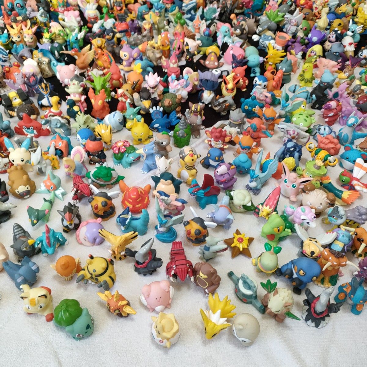 指人形 ポケットモンスター ポケモン指人形大量 600個前後 ケース付き