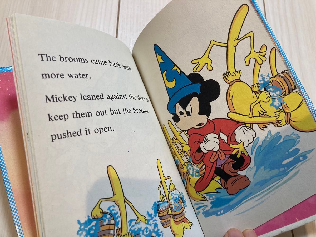 ディズニー ミッキーの魔法使いの弟子 英語 本 Ladybird The Sorcere's