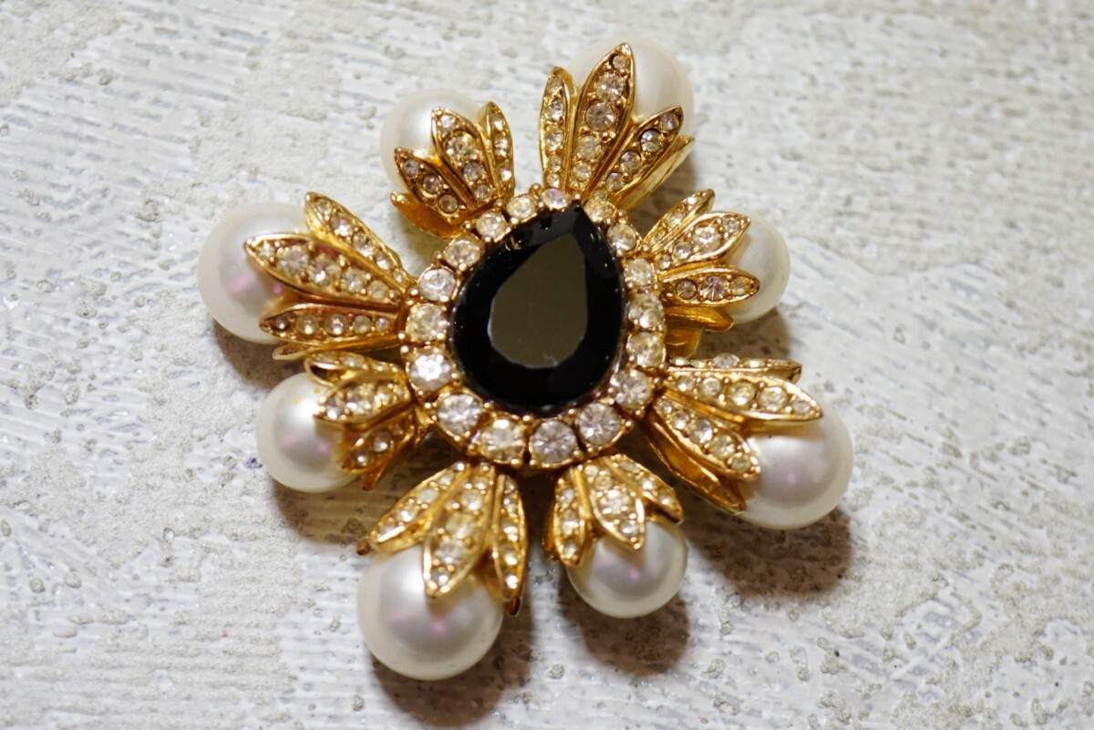 大ぶりCINERヴィンテージブローチ