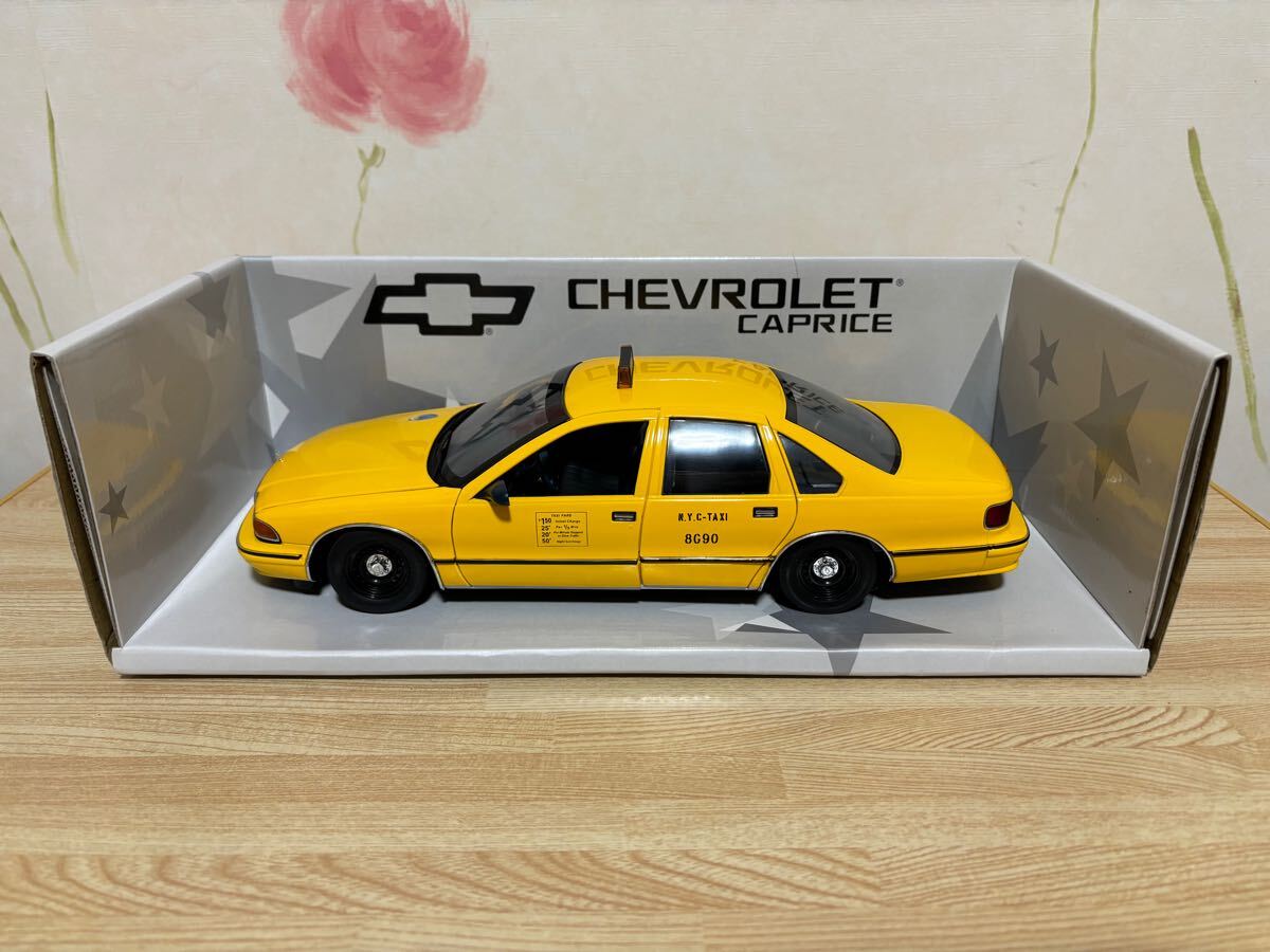 送料無料 1/18 シボレー カプリス タクシー ミニカー UT MODELS