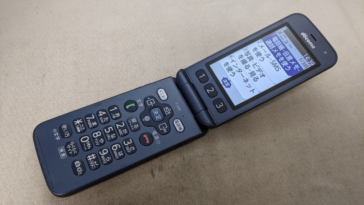 docomo F-01M ネイビー SIMフリー Amazon | docomo らくらくホン F-01M