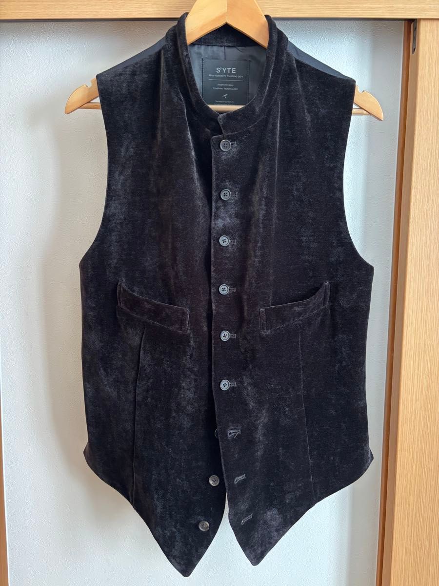 s'yte サイト ベルベット スタンドカラーベスト 黒 ベスト ジレ ヨウジ