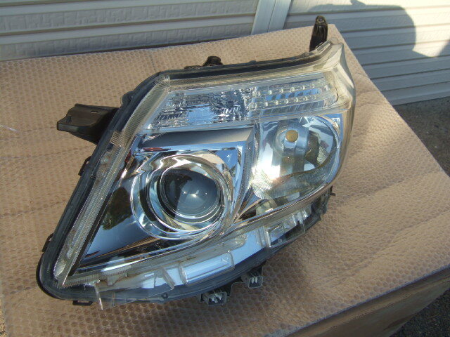 トヨタ ノア エスクァイア 前期 ハイブリッド ヘッドライト 左 81150