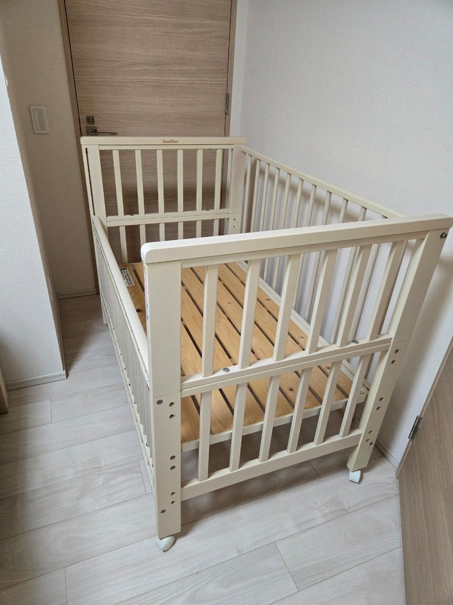 ファミリア ベビーベッド familiar 木製｜Yahoo!フリマ（旧PayPayフリマ）