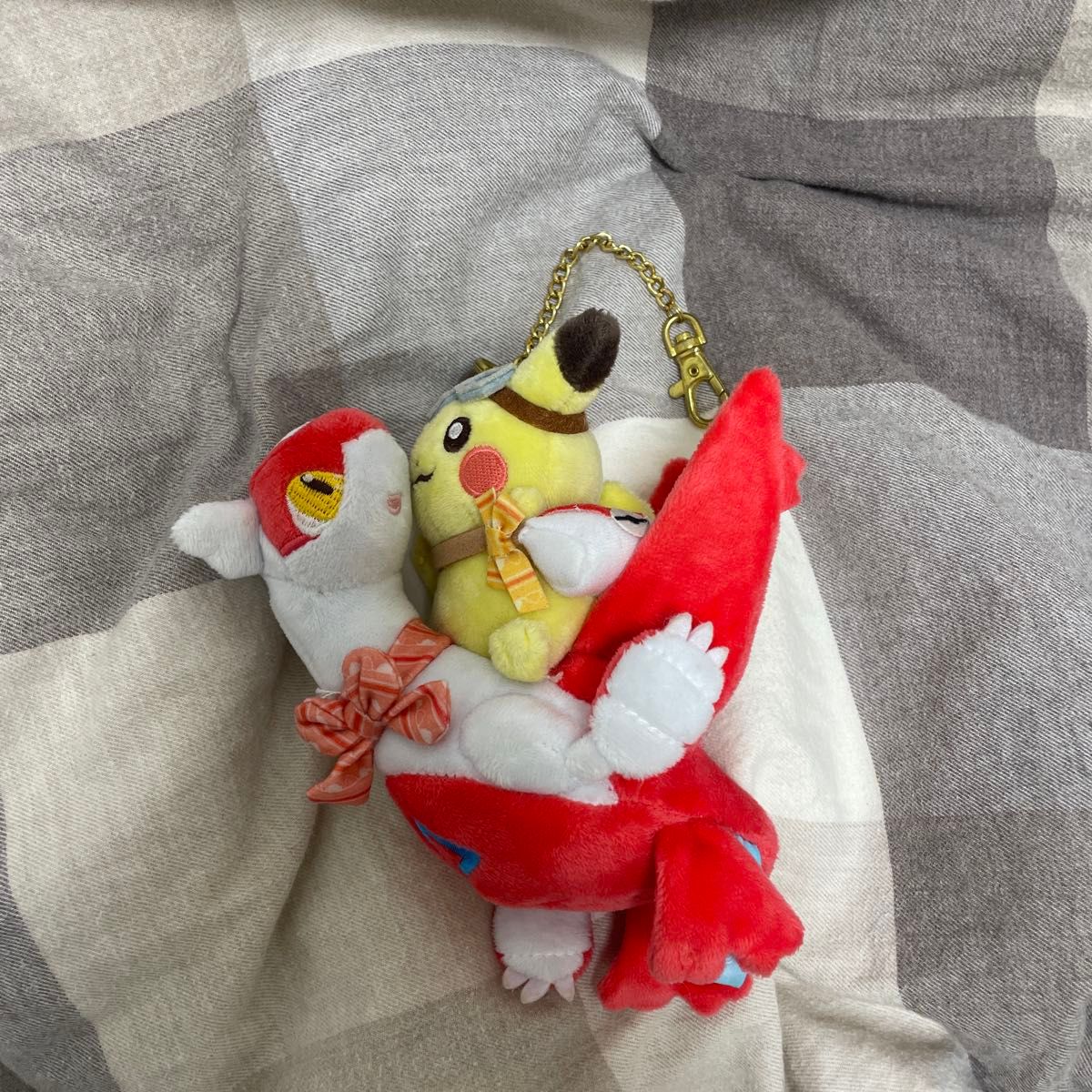 ポケモンセンター限定 ピカチュウ ラティアスに乗って キーホルダー