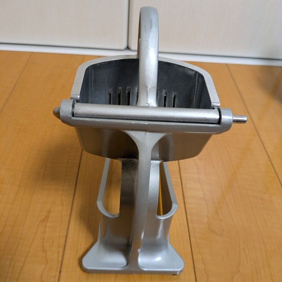 伊藤製作所 ジュウーサー 果汁搾り器 ハンド ジューサー しぼりーな