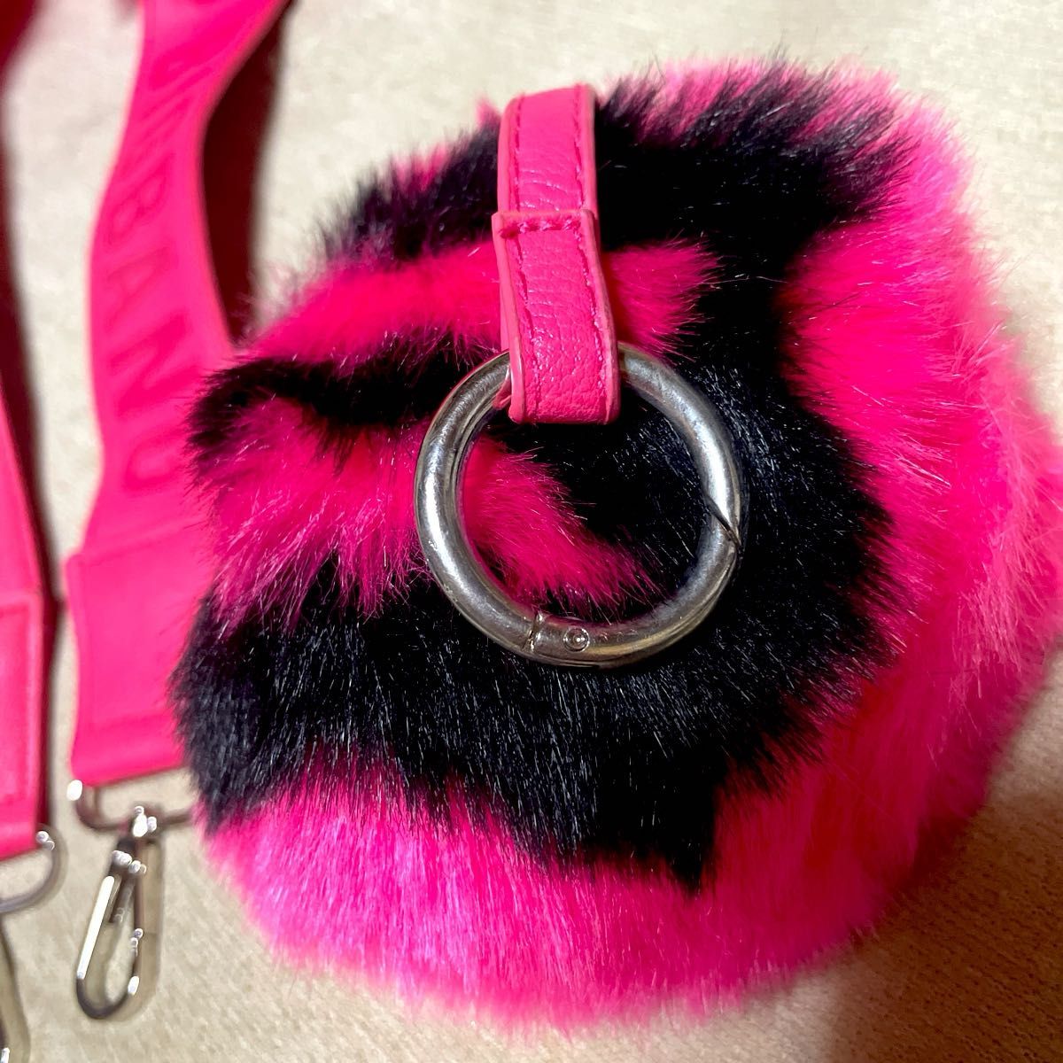 BIGBANG グッズ GD ジヨン グッズ ファー チャーム ストラップ