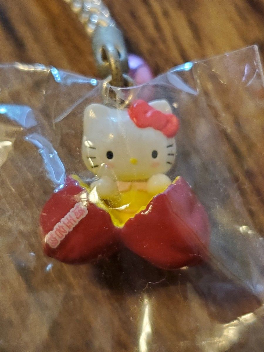 ハローキティ ご当地限定ストラップ 根付け 埼玉限定 さつまいも