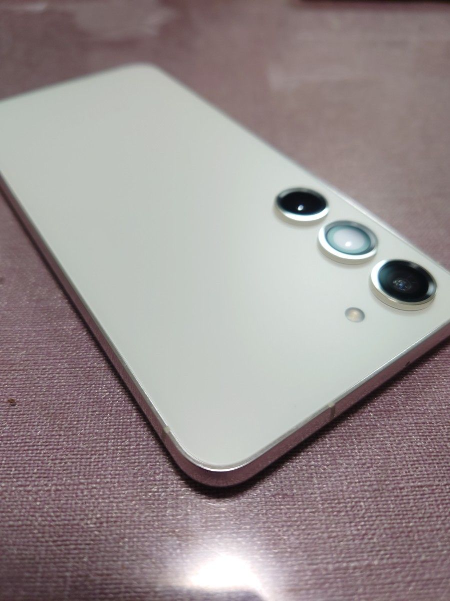 ほぼ新品 Samsung Galaxy S23 256GB SIMフリー 香港版 デュアルSIM