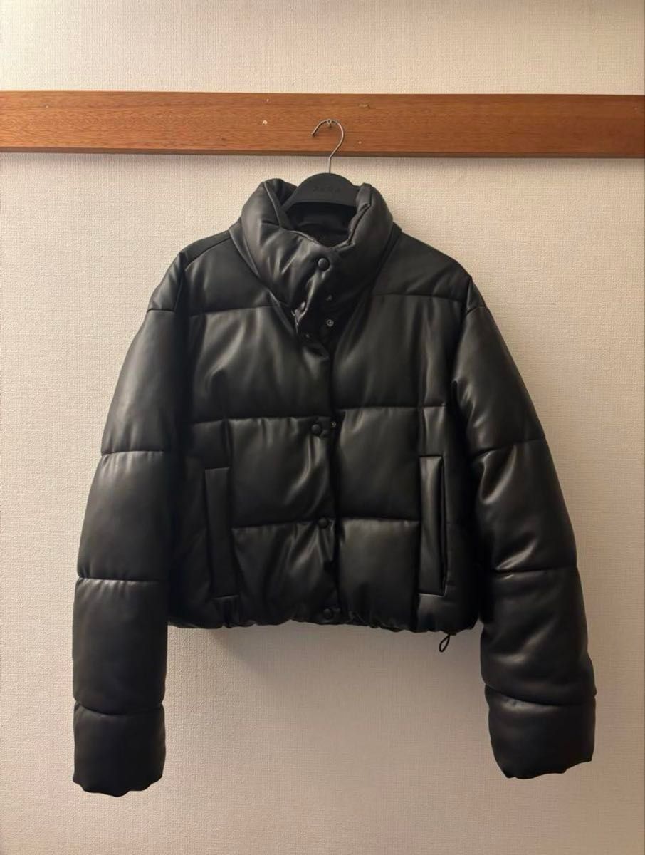 ZARA 短丈ダウンジャケット 合成皮革 ショート丈 ブラック レディース