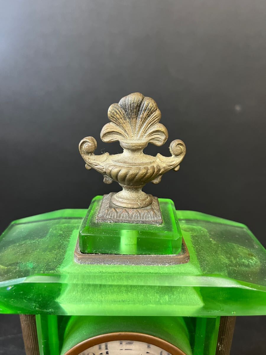 精工舎」の大正時代のネジ巻き両鈴目覚時計 （硝子台はウラン