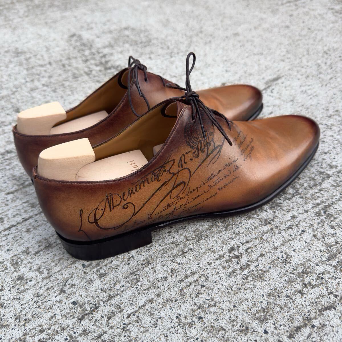 極美品 定価35 7万円 ベルルッティ 最新型 アレッサンドロガレ