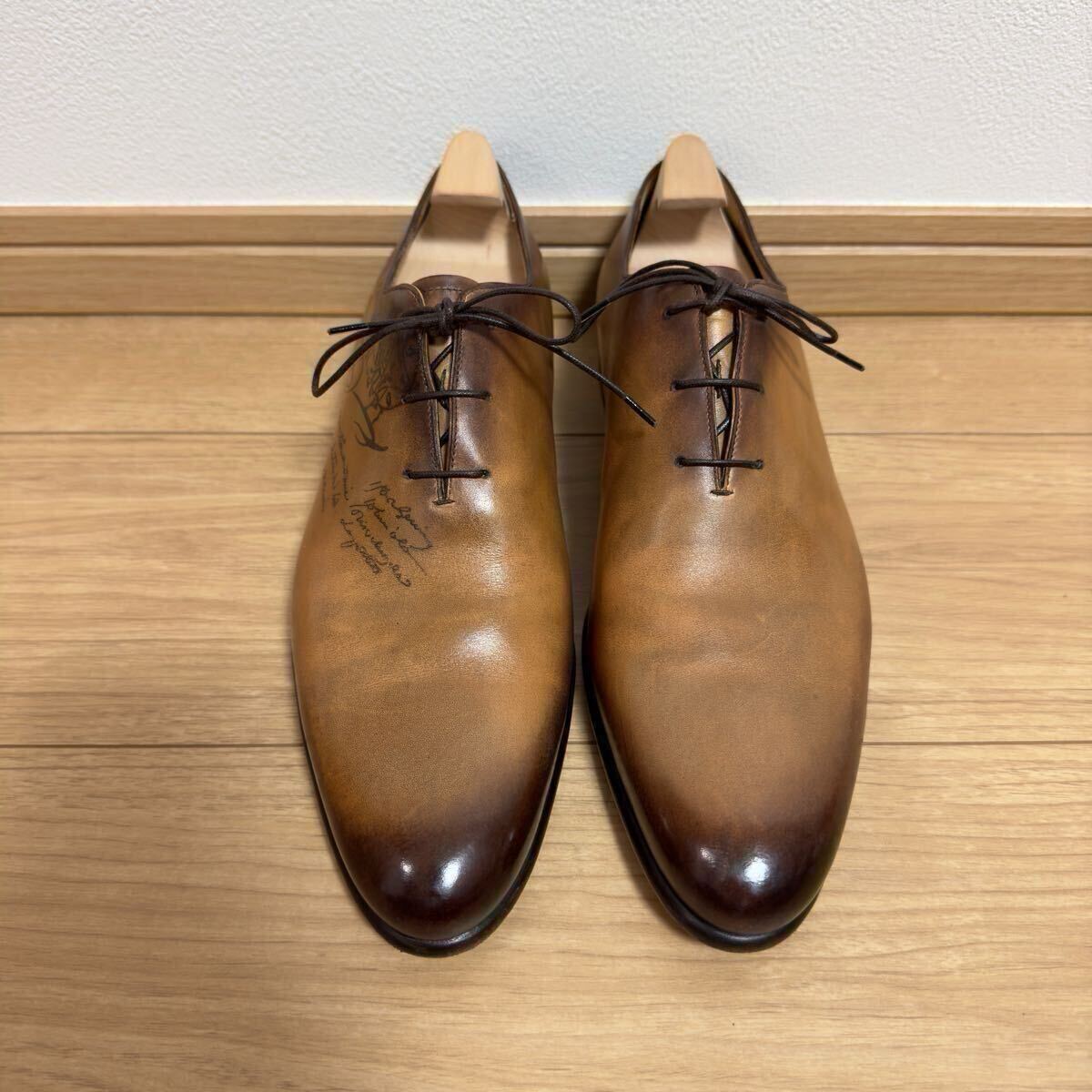 極美品 定価35 7万円 ベルルッティ 最新型 アレッサンドロガレ