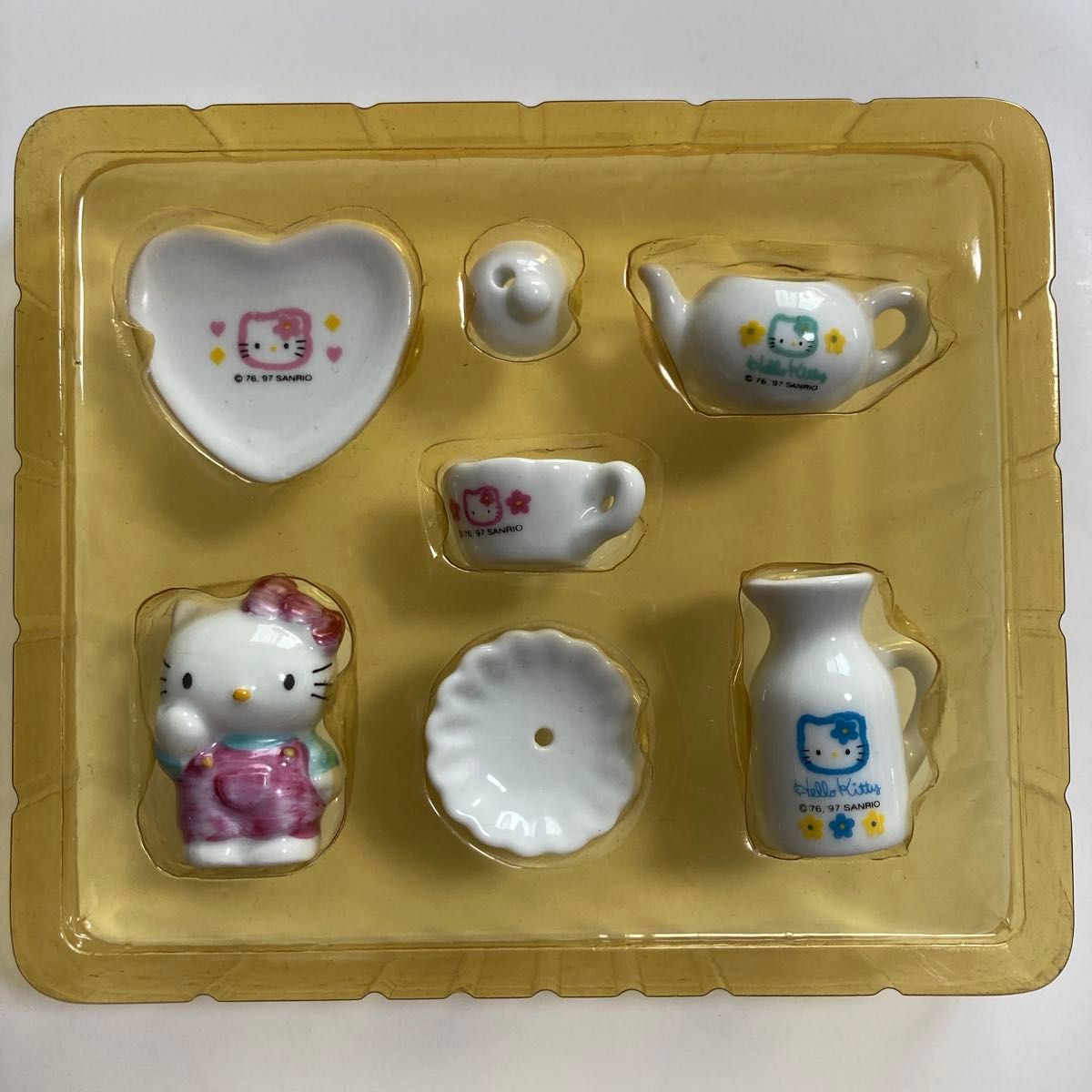 新品 未使用】レトロ 希少 ハローキティ ミニチュアティーセット 陶器