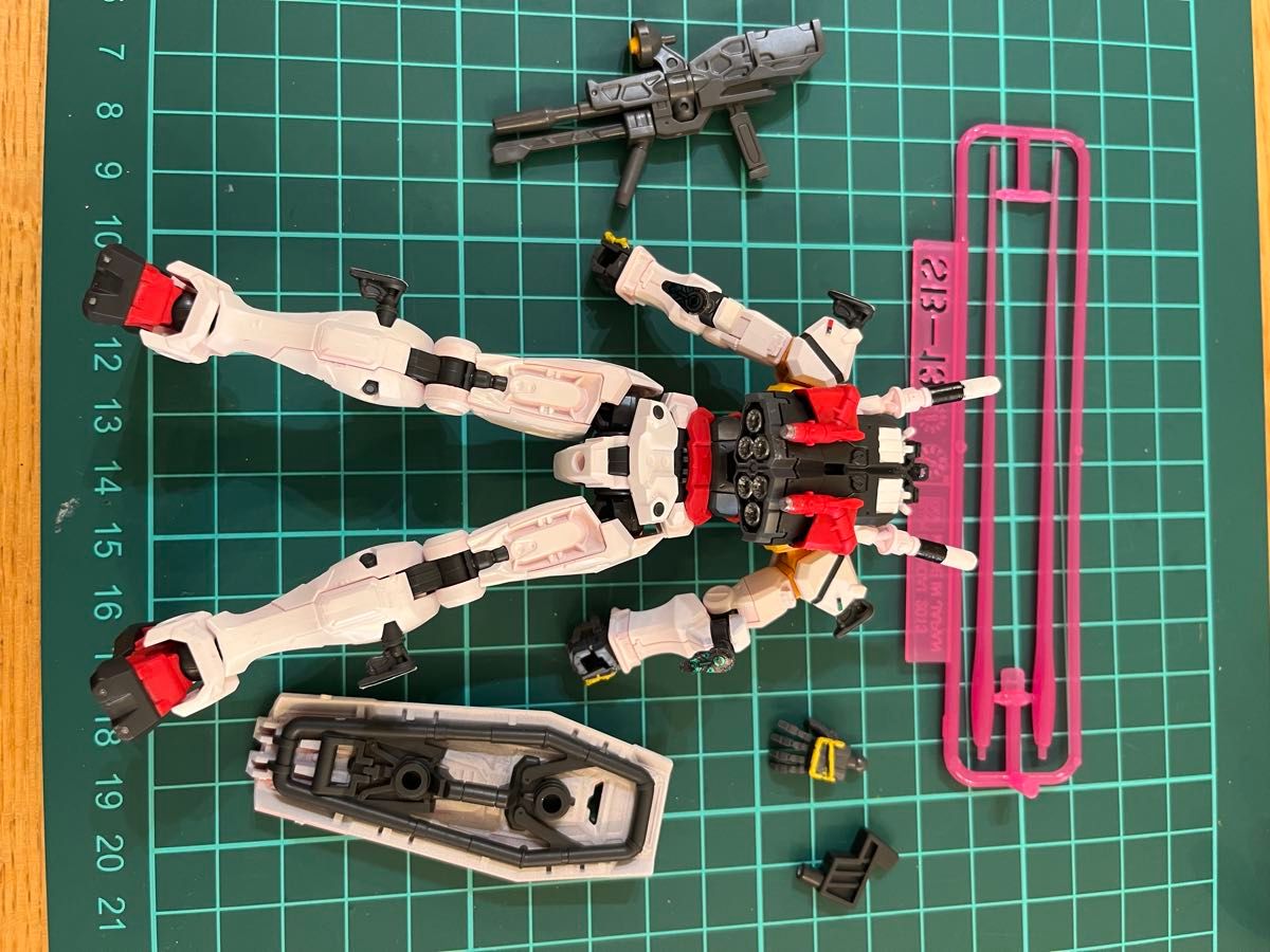 ガンプラ ジークアクス HG 白いガンダム 赤いガンダムからの塗装完成品