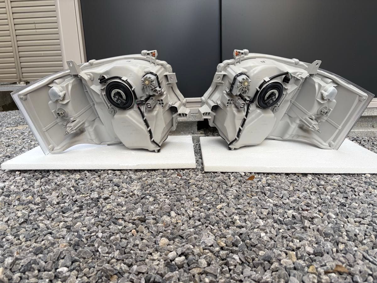 新車外し】トヨタ200系ハイエース 純正 LEDヘッドランプ LEDヘッド