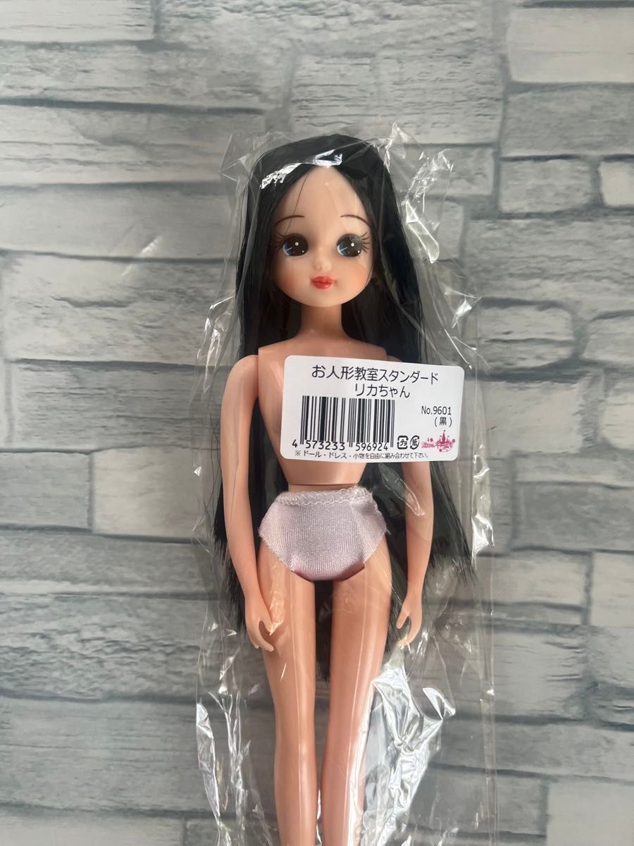 リカちゃんキャッスル リカちゃん 黒髪 センター分け 前髪なし お人形