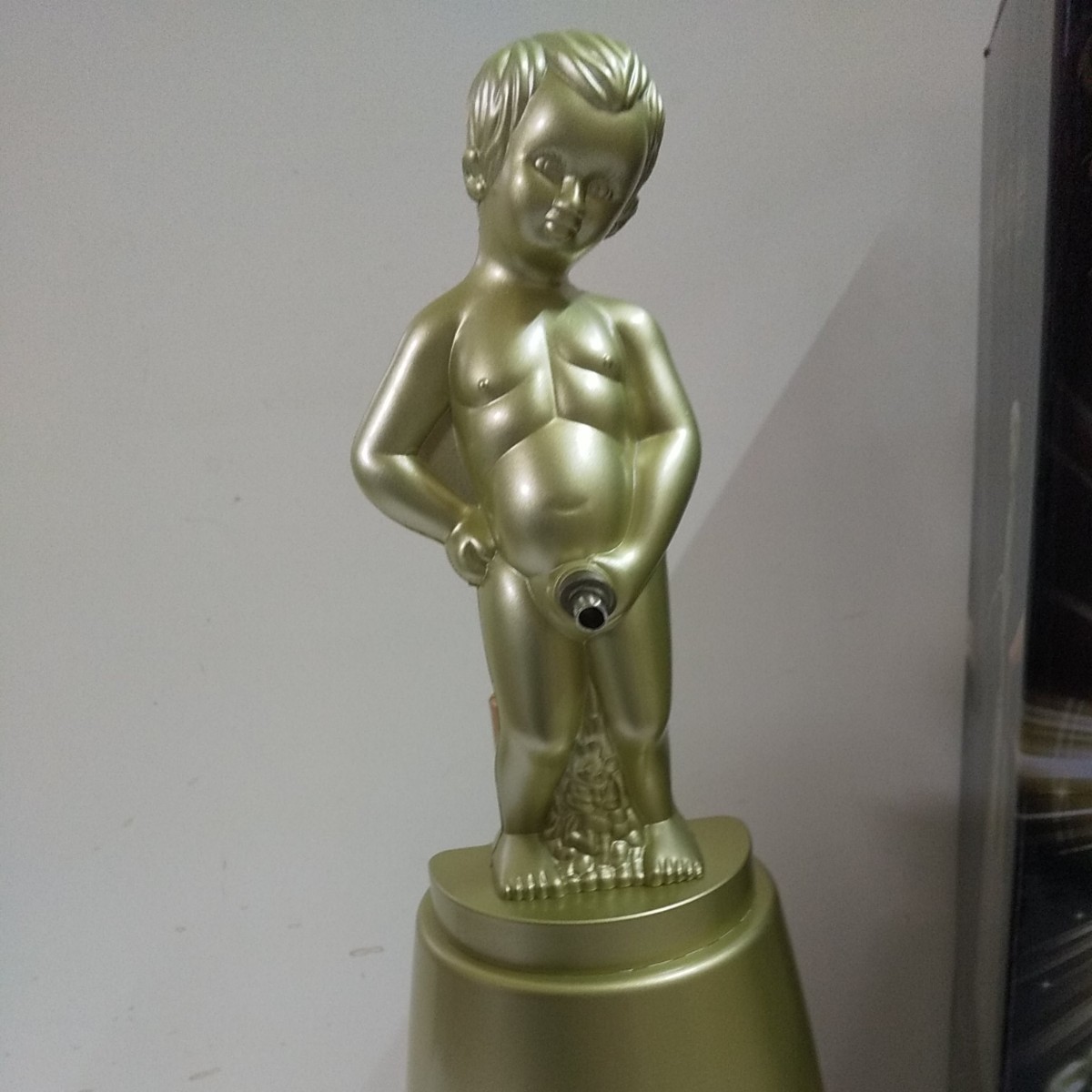 電動ドリンクディスペンサー 小便小僧(ゴールド)｜Yahoo!フリマ（旧