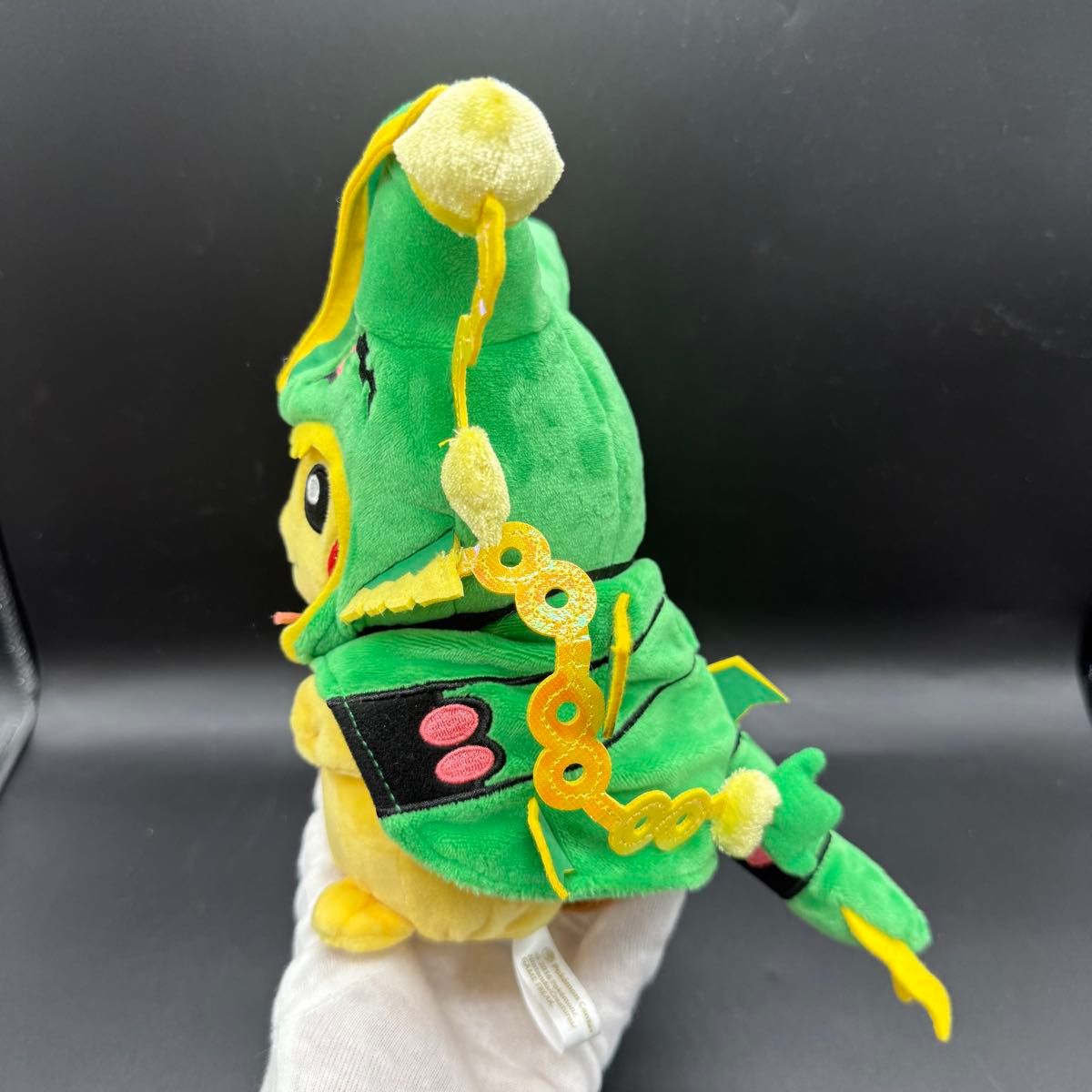 極美品 メガレックウザのポンチョを着たピカチュウ ポケモンセンター