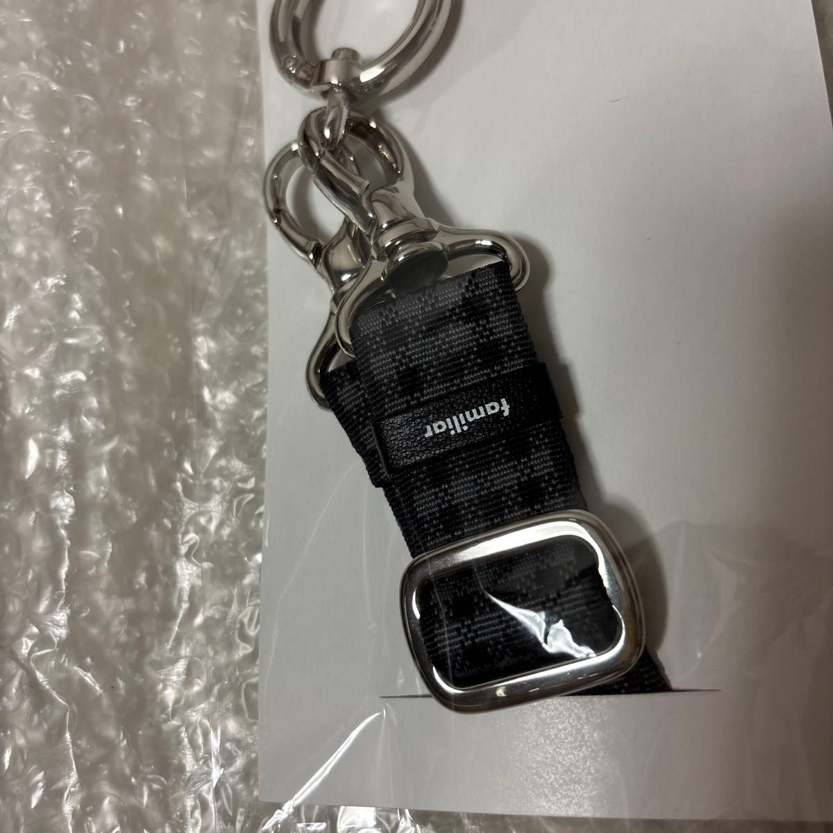 familiar ファミリア ショルダーストラップ 黒系チェック 6月以降発売