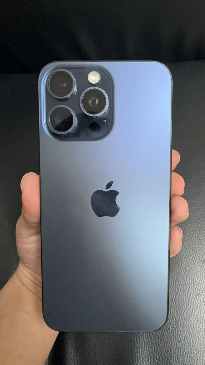 アメリカ版 Apple iPhone 15 Pro Max 256GB，美品， バッテリーは100