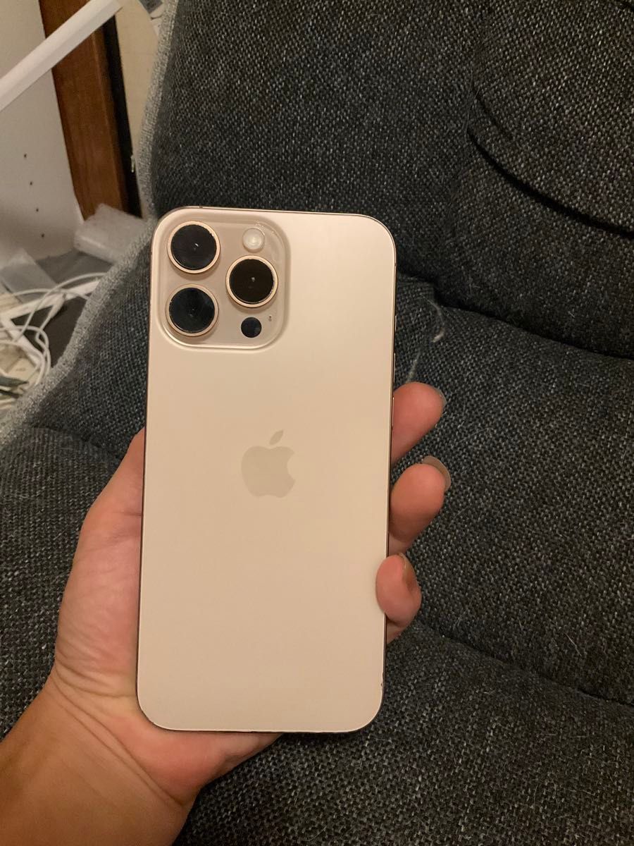 アメリカ版 Apple iPhone 16 Pro Max 256GB，美品， バッテリーは100