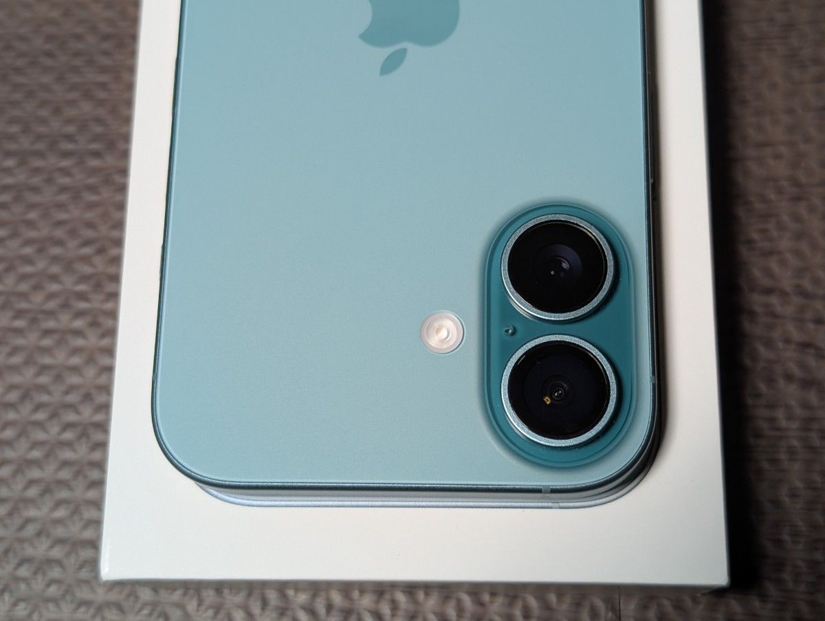 新品同様 極上美品 アップルストア版 SIMフリー iPhone 16 128GB