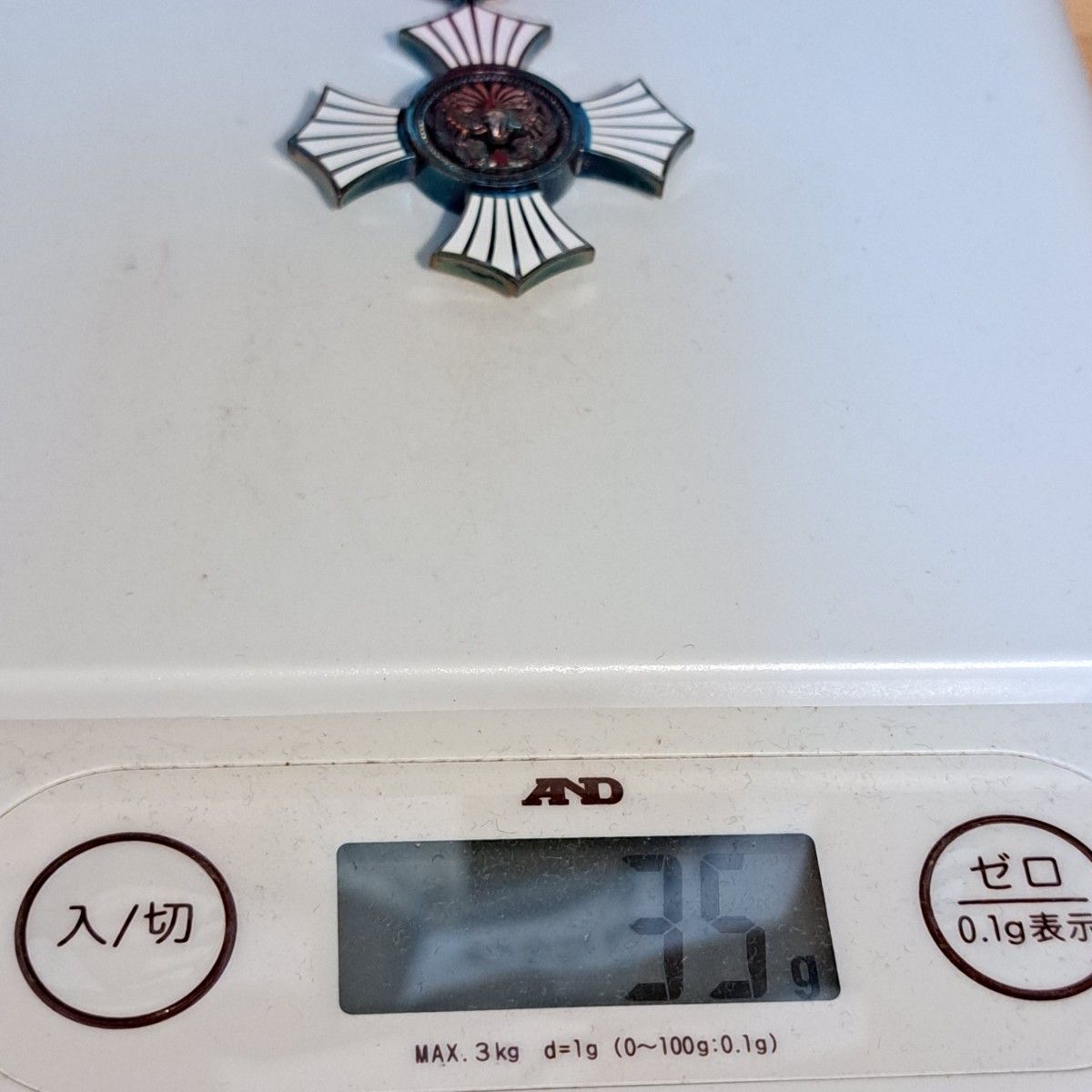 日本赤十字社 銀色有功章 勲章 メダル 純銀バッチ 記念章 コレクション