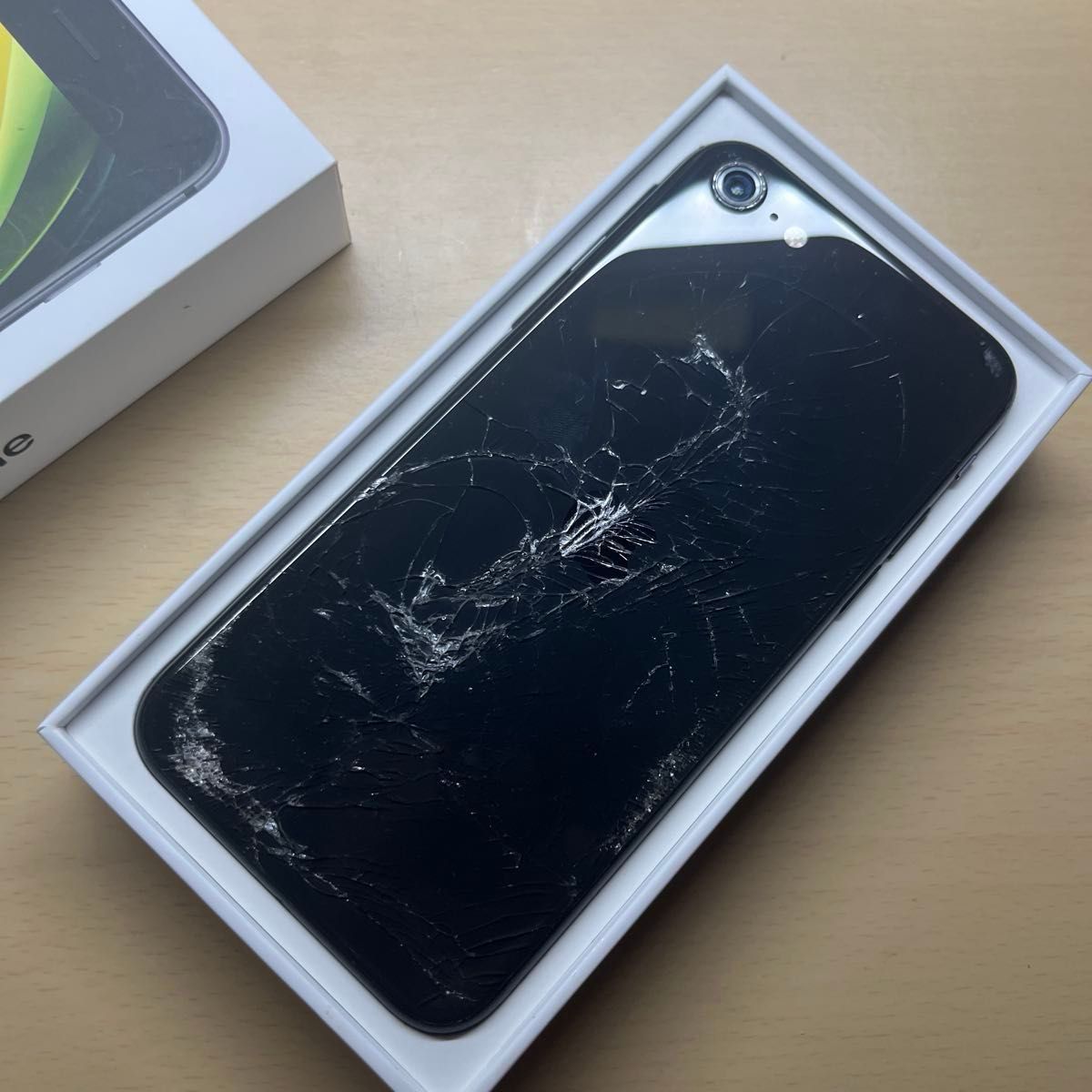 iPhoneSE2 se 第2世代 128GB SIMフリー バッテリー最大容量77% 背面