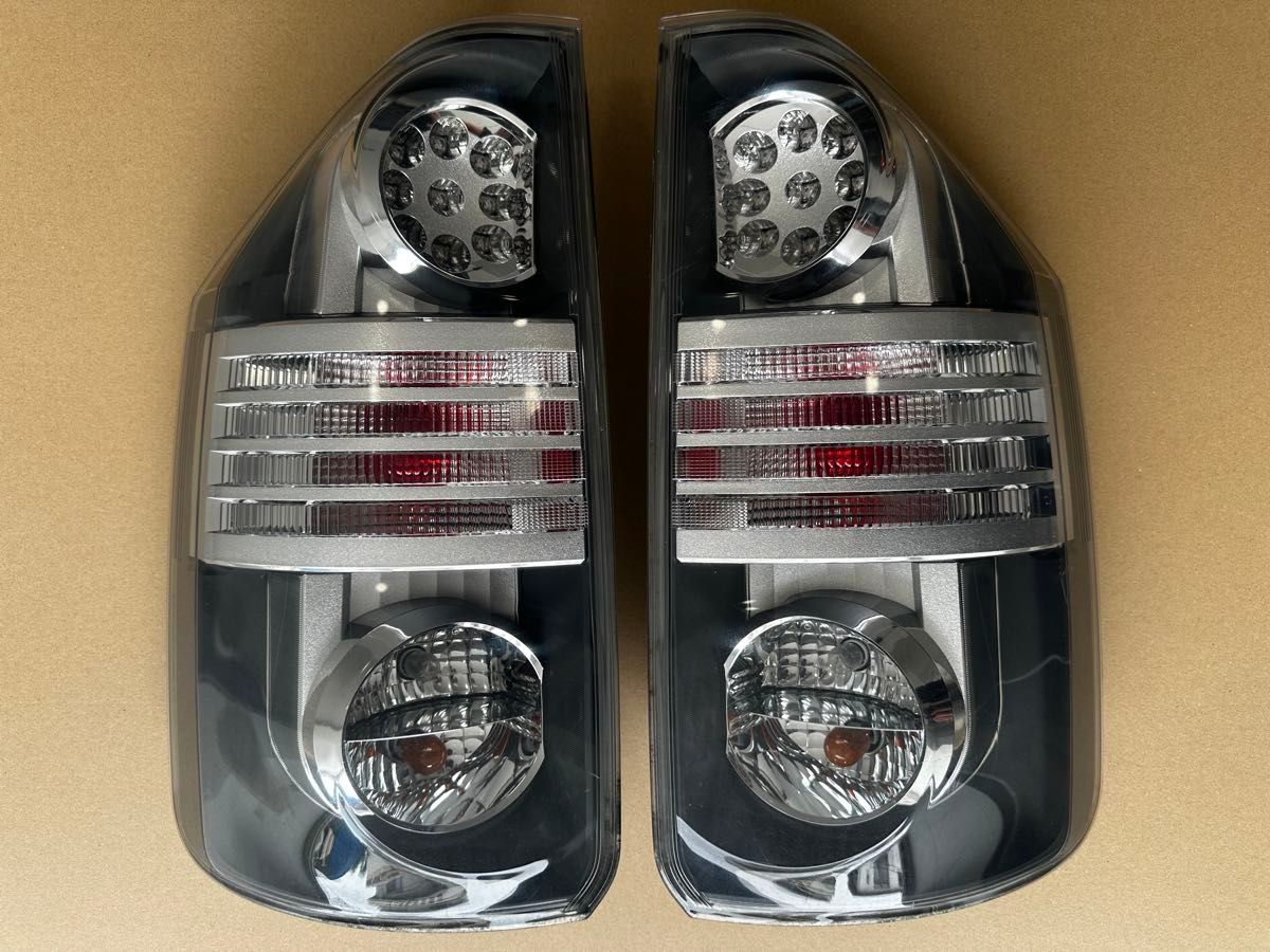 トヨタ ヴォクシー ZRR70系 前期 純正テールランプ 左右セット｜Yahoo