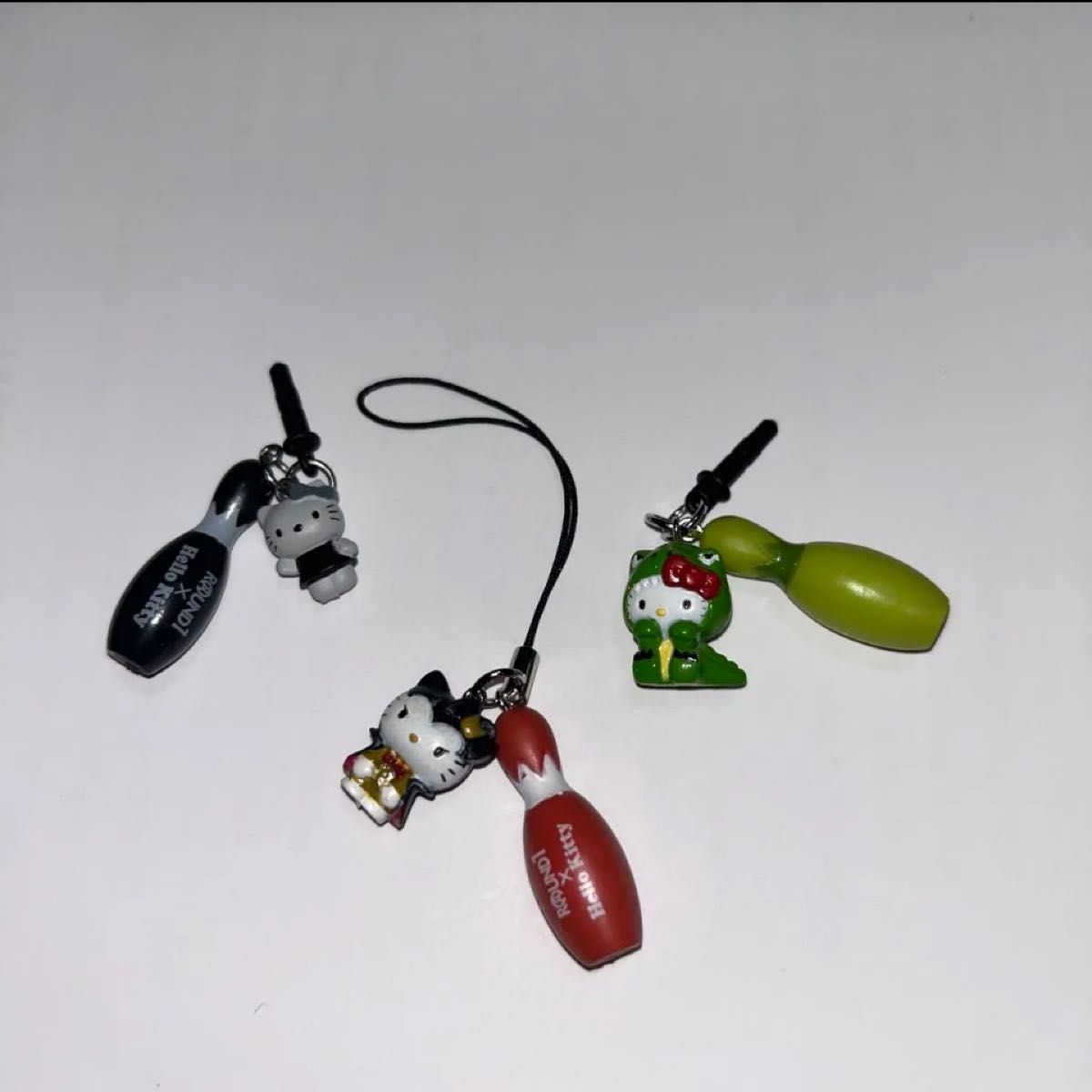 ラウンドワン ハローキティ ストラップ 7個 イヤホンジャック3個