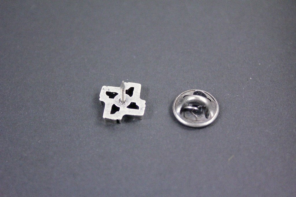 送料込み TAGLIATORE タリアトーレのラペルピン シルバー（中サイズ