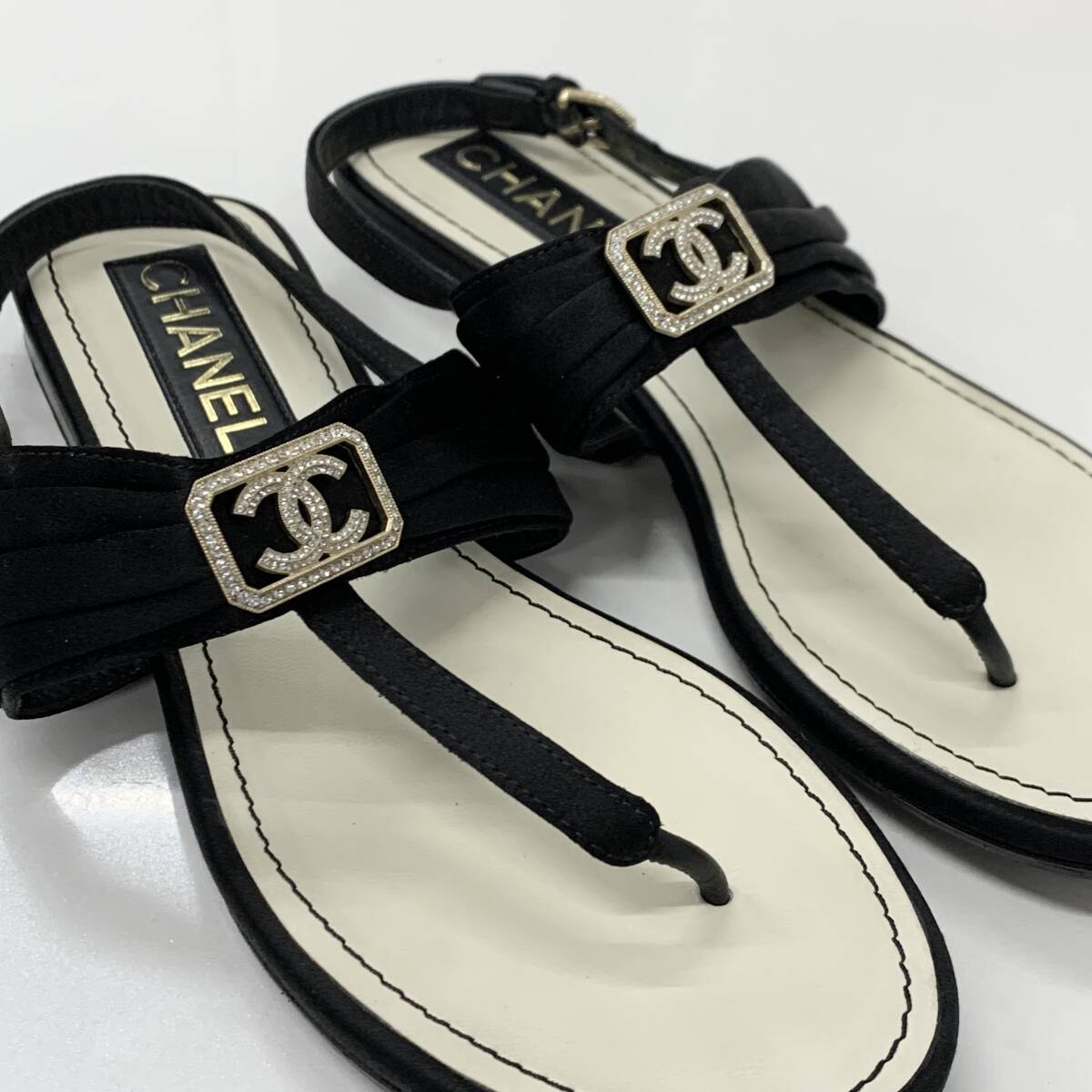 シャネル CHANEL サンダル 靴 シューズ サテン ブラック 黒 ゴールド