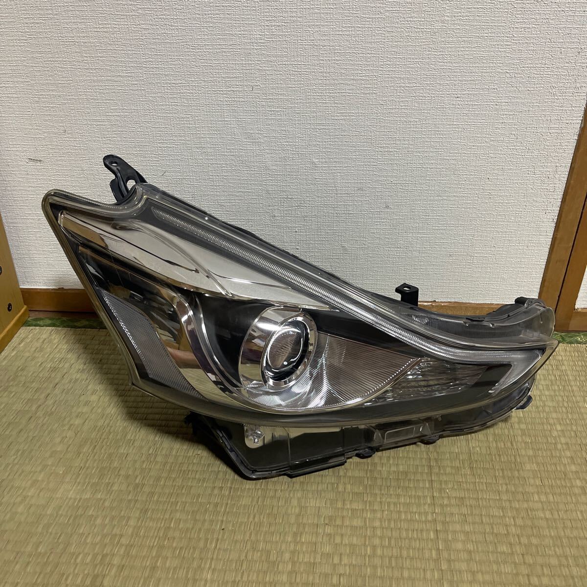 プリウス α アルファ ZVW41 後期 ヘッドライト 47-65 LED 右側 送料