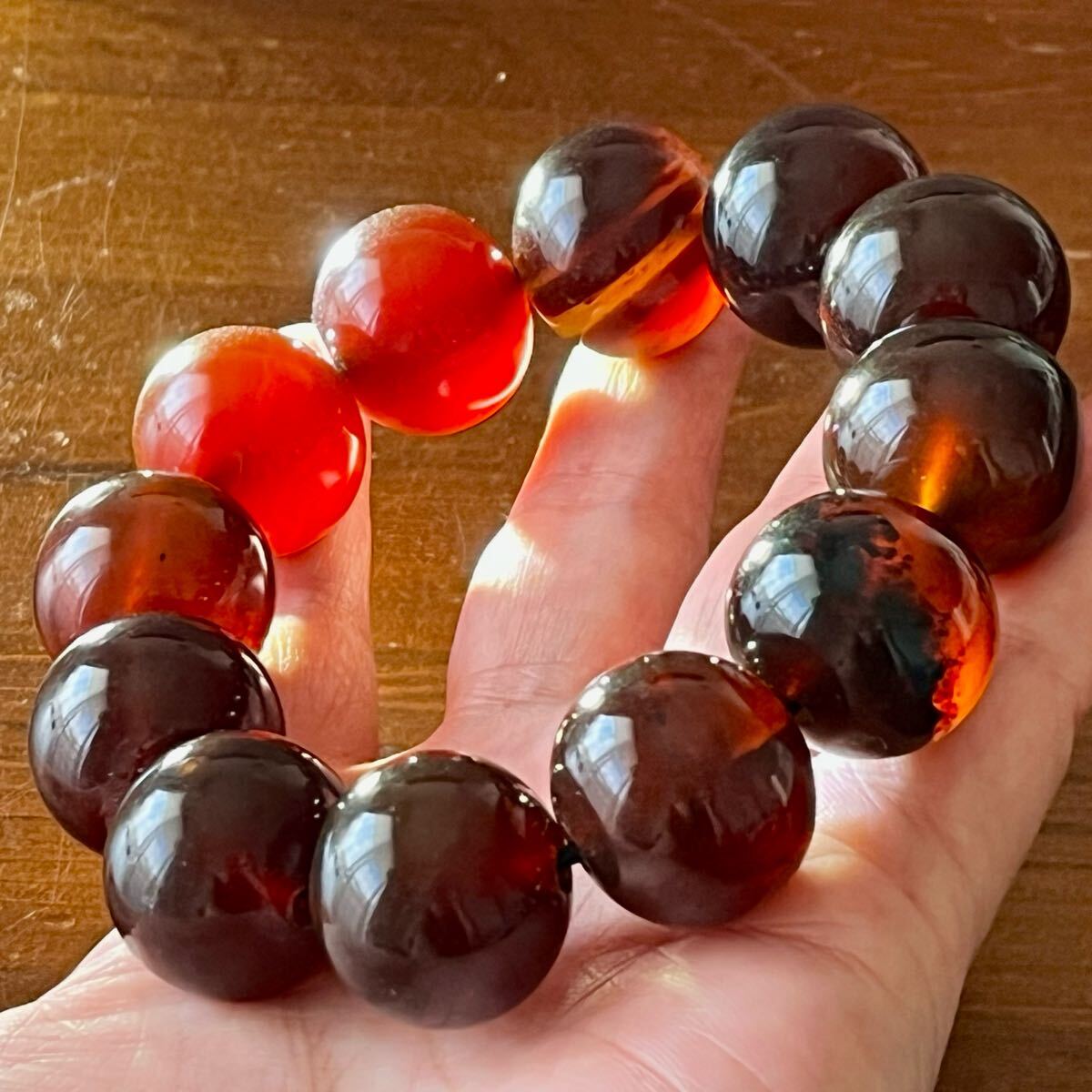 琥珀 20mm チェリーレッド ブルーアンバー 希少 巨大 ブレスレット 55g
