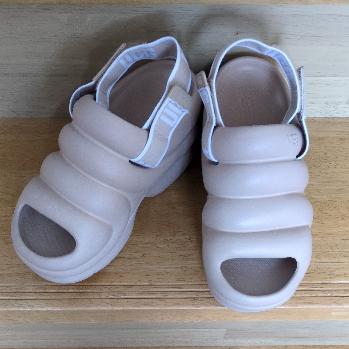 UGG 厚底サンダル AWW YEAH アーイヤー ベージュ ちゃんみな着用 w5