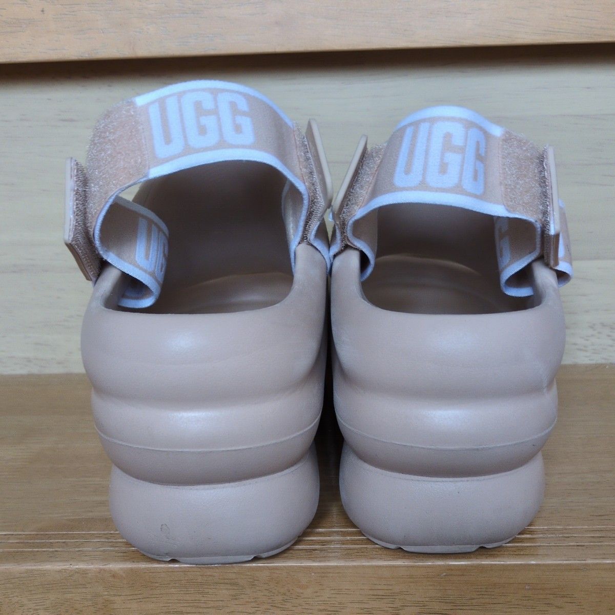 UGG 厚底サンダル AWW YEAH アーイヤー ベージュ ちゃんみな着用 w5