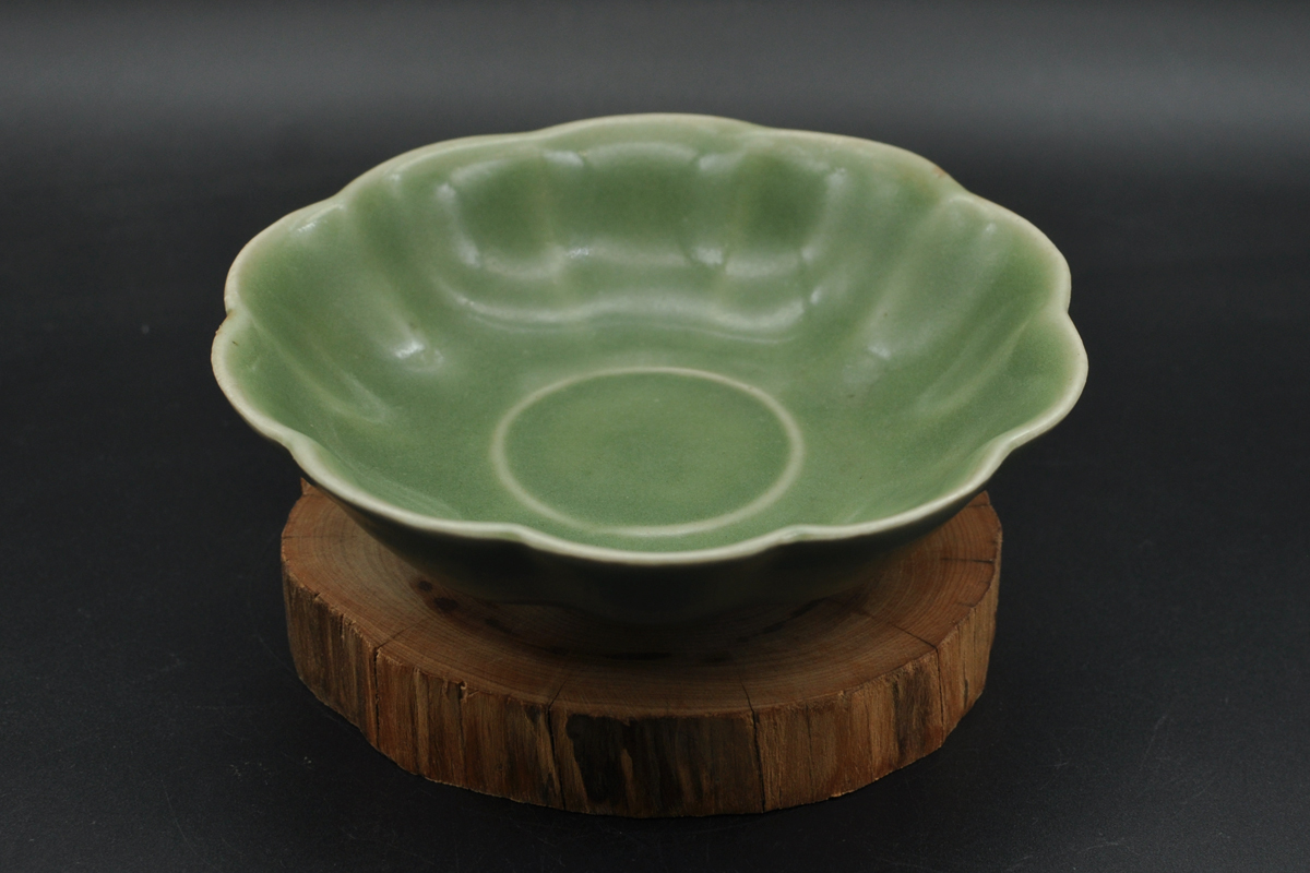 アンティークー中国龍泉窯の大皿-未使用 アンティークー中国龍泉窯の