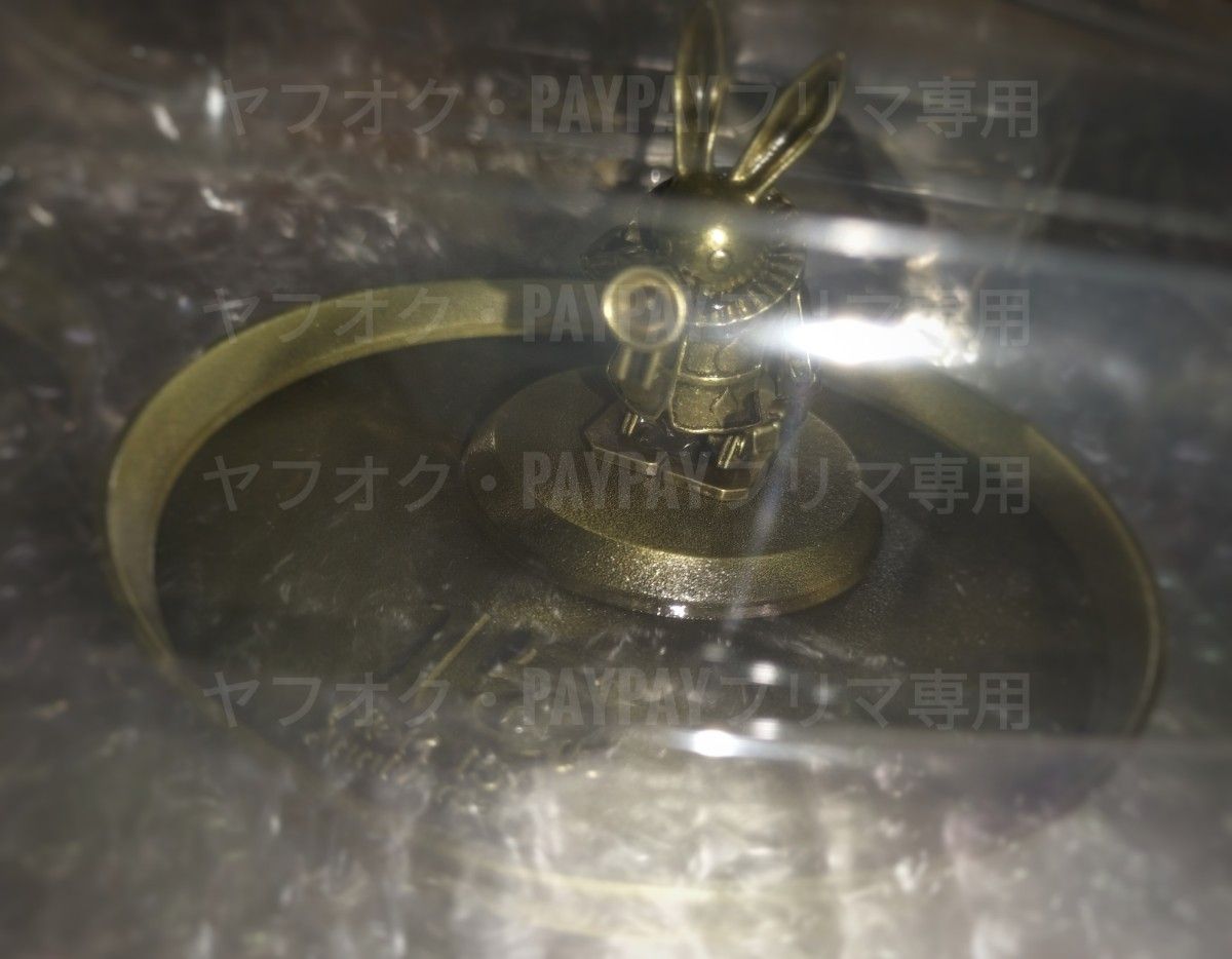 NieR 15th Anniversary EXHIBITION 消セナイ記録《うさぎの銅像トレイ