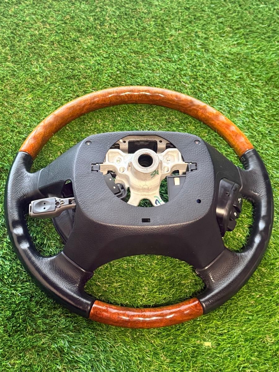 トヨタセルシオ 30後期 のステアリングホイール UCF31 UCF30ハンドル