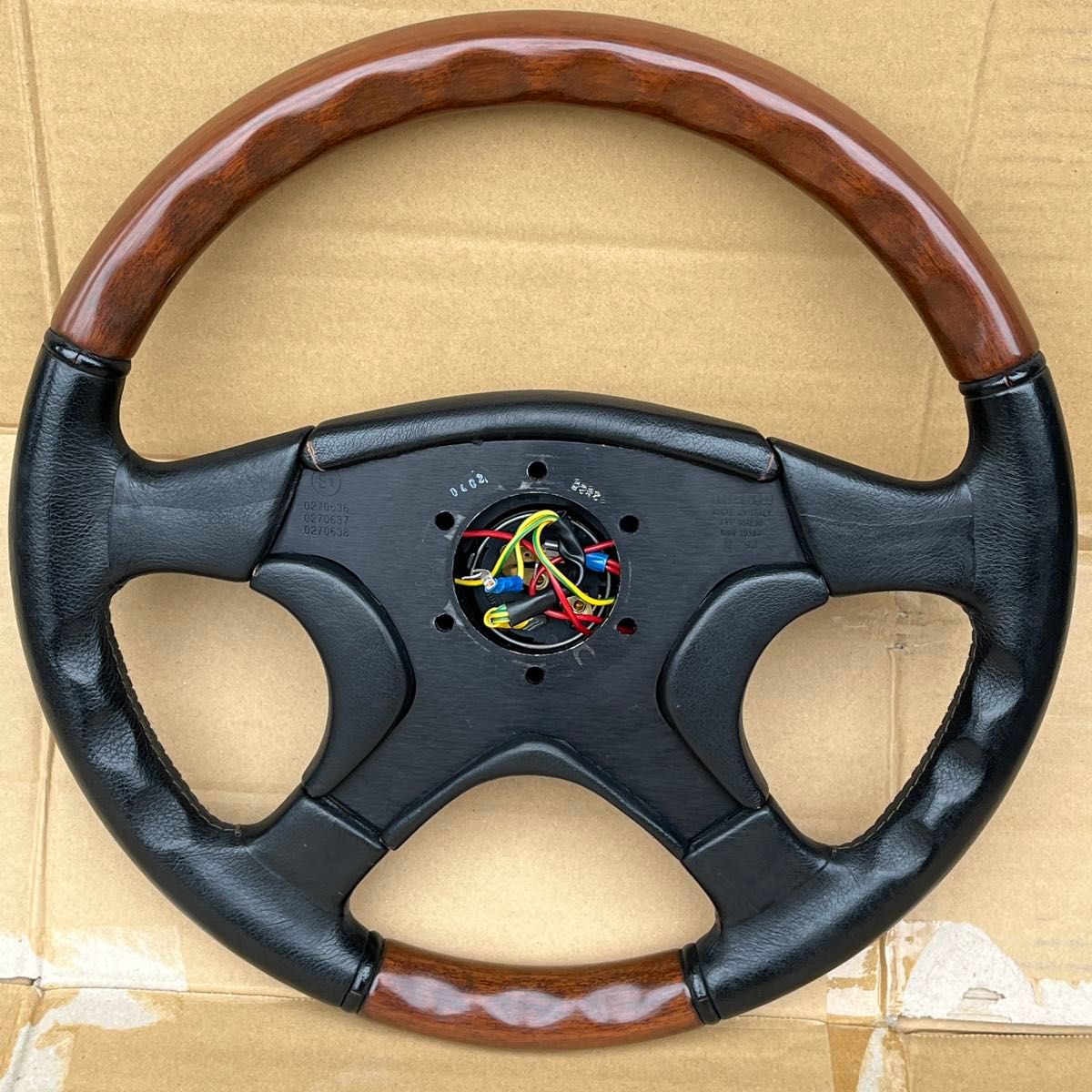 モモ ステアリング ウッド レザー オリンピックIII 365mm ホーンボタン