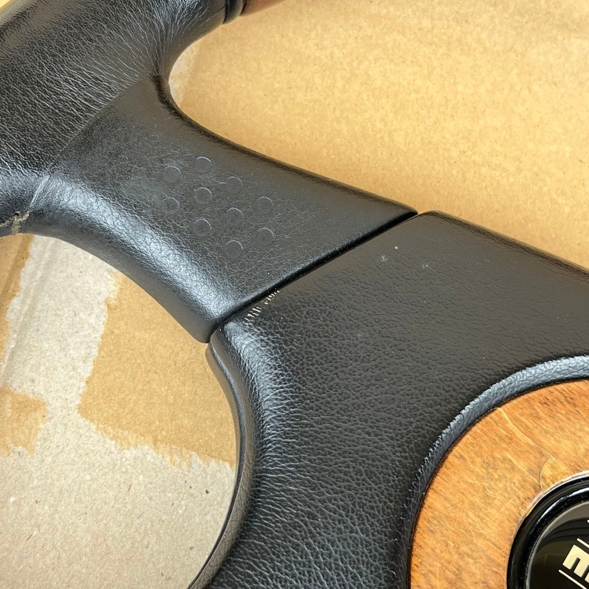 モモ ステアリング ウッド レザー オリンピックIII 365mm ホーンボタン