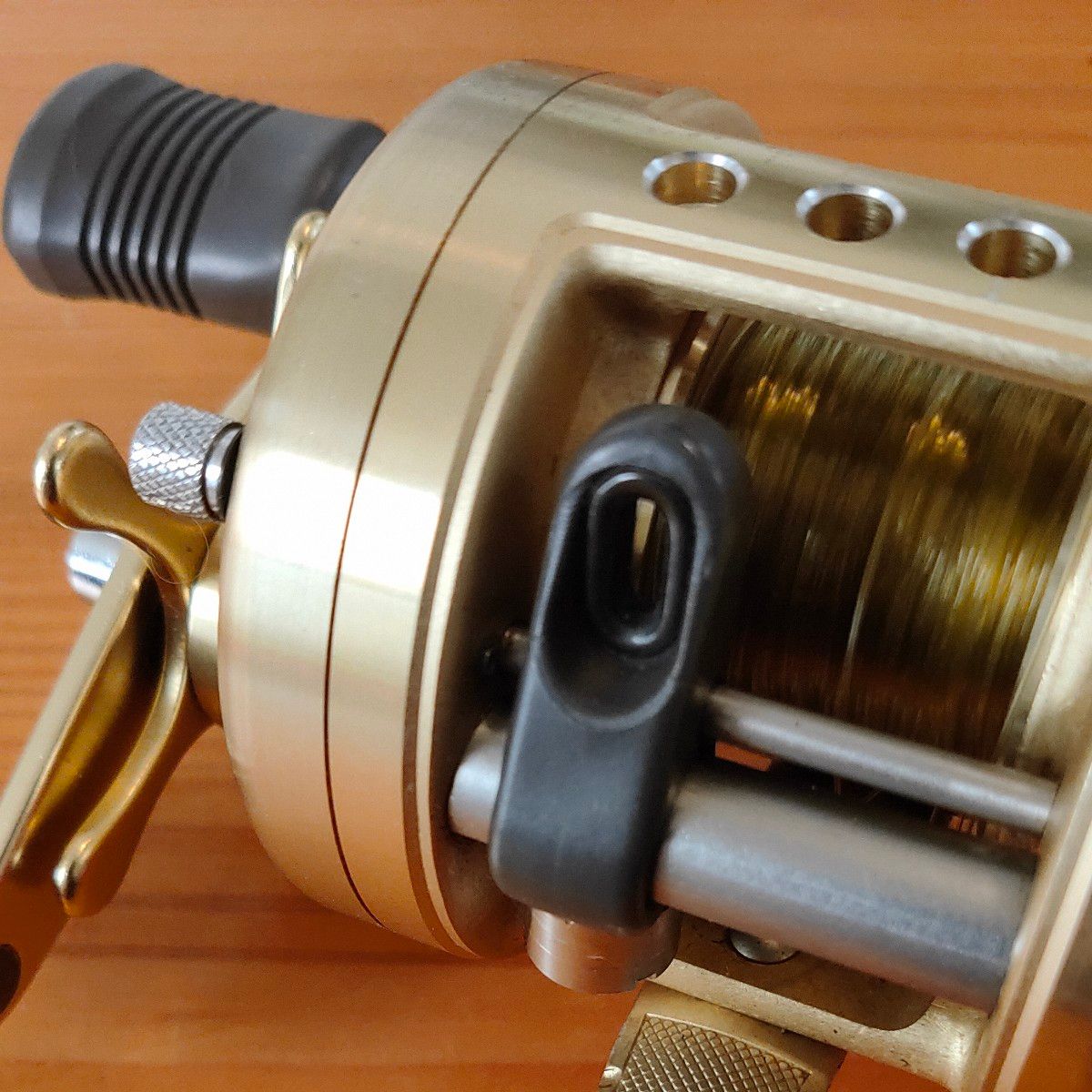 カルカッタ100XT シマノ ベイトリール｜Yahoo!フリマ（旧PayPayフリマ）