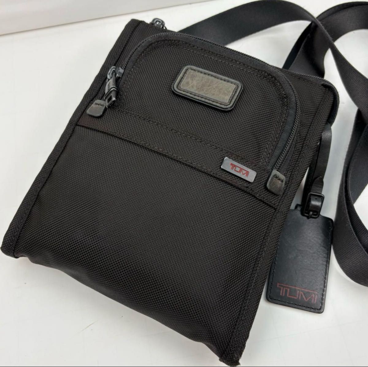 TUMI トゥミ ショルダーバッグ サコッシュ クロスボディ 斜め掛け